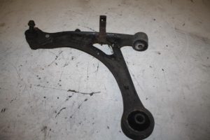 17824644 – 8N0407151D – Draagarm onder links-voor