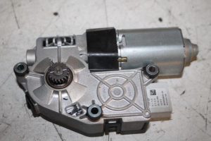 17811013 – 8V3959591A – Schuifdak Motor