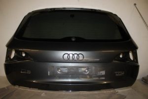 17818387 – 8R0827023CZ7S – Achterklep