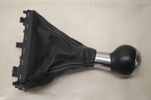 17800636 – 8U1713139HNOR – Versnellingspook