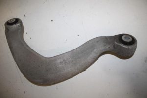 17824041 – 8K0505323H – Draagarm boven links-achter