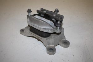 17823415 – 8K0399151CN – Gearbox mount