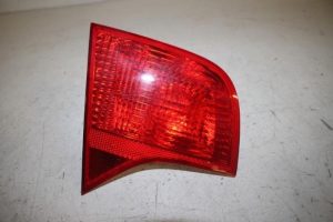 17811858 – 8E5945093A – Achterlicht links