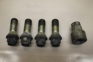 17799492 – 4D0698137 – Wielbouten set