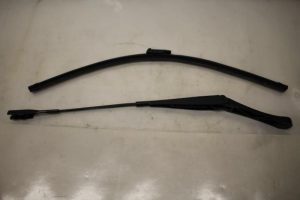 17795932 – 8R1955407B1P9 – Ruitenwisserarm voor