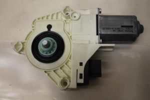 17796893 – 4F0959801C – Raammotor Portier