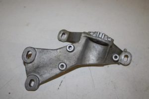 17818760 – 4H0399114E – Gearbox mount