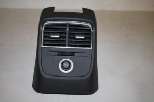 17820052 – 8V0819203A – Luchtrooster achter