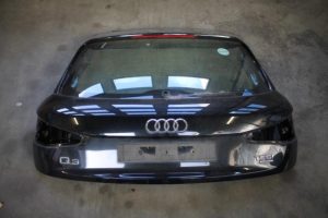 17829349 – 8U0827025Z9Y – Achterklep