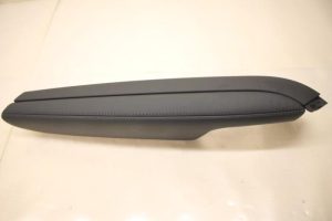 17801293 – 8T2867174A25D – Armleuning