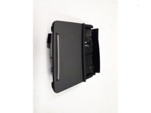 19325500 – 4F1857951A6PS – Aschenbecher vorne