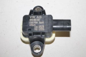 17803379 – 4H0955557 – Airbag Sensor