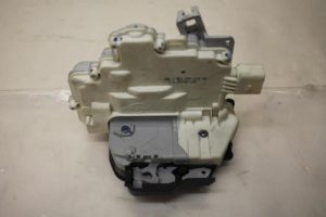 17797449 – 8E1837016AA – Front door lock mechanism 4-door, right