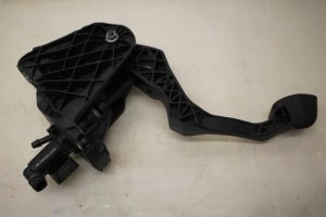17796048 – 1K2721059DC – Clutch pedal