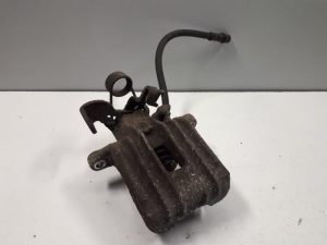 20220648 – 8E0615424G – Remklauw (Tang) rechts-achter