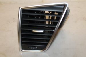 17794630 – 8R1820901FWVF – Luchtrooster Dashboard