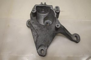 17797033 – 4H0399113E – Gearbox mount