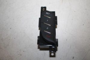 17819093 – 4G89597705PR – Stoelverstellings Schakelaar