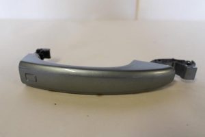 17791024 – 8T0837205A – Türgriff 4-türig links vorne