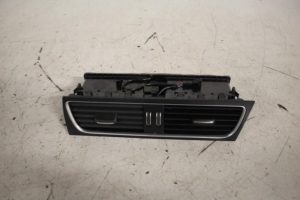 17813251 – 8T2820951EWVF – Luchtrooster Dashboard