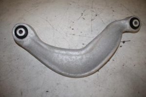 17823760 – 8K0505324H – Draagarm boven rechts-achter