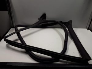 19388434 – 4M8833707G – Portierrubber 4Deurs links-achter