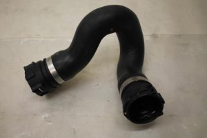 17797598 – 8K0121101J – Radiator hose