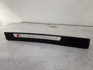 18931538 – 4F0853376E01C – Afdeklijst dorpel rechts