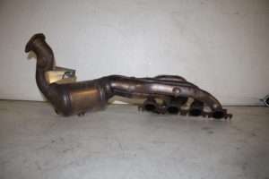 17831580 – 8T0253020C – Abgaskrümmer + Katalysator