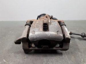 20374352 – 8K0615403E – Remklauw (Tang) links-achter