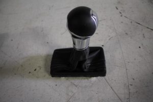 17810888 – 8V2713139NXBA – Versnellingspook