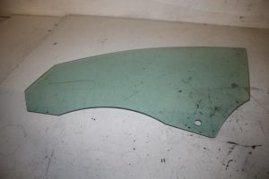 17824065 – 8T8845201B – Door window 4-door, front left