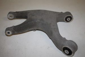 17818611 – 8R0505311F – Draagarm onder links-achter