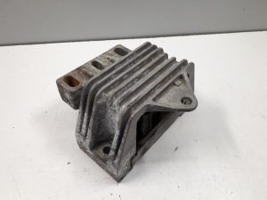 20306715 – 8N0199555C – Gearbox mount