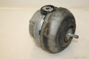 17796938 – 4B3199379B – Motorsteun