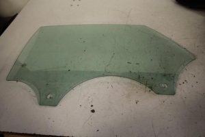 17816044 – 4G8845205A – Portierruit 4Deurs links-achter