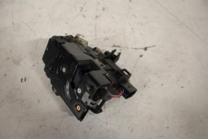 17823560 – 8N2837015 – Türschlossmechanik 4-türig links vorne