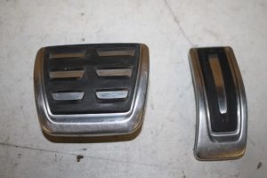 17822404 – 8W2064205 – Set of pedals