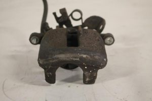 17825979 – 8E0615423D – Remklauw (Tang) links-achter