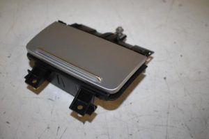 17831920 – 8J0857951A4PK – Asbak voor