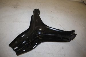 17821474 – 893407147G – Draagarm links-voor