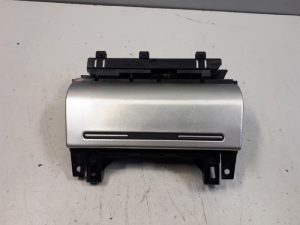 22589425 – 8E0857951H4PK – Aschenbecher vorne