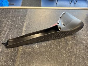 22436704 – 8W0129618F, 8W0129618 – Luchtgeleider