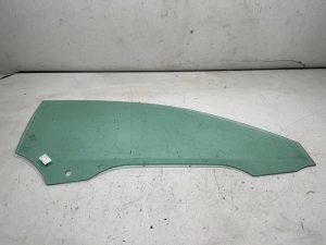 22820558 – 8W6845202, 8W6845202A – Door window 2-door, right