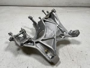 23022501 – 8W0399295E – Gearbox mount