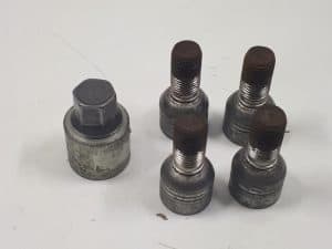 23332034 – 4F0698139B – Wielbouten set