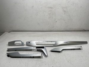 23261110 – 8W1853190, 8W1853189, 8W6867410, 8W6867409, 8W1863969 – Innenseite Zierleisten Set