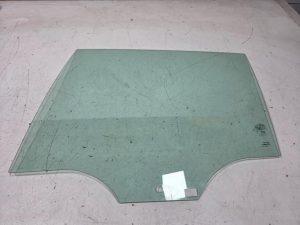 23346556 – 10A845025B – Rear door window 4-door, left
