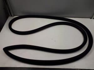 23476190 – 8A0831721C041 – Portierrubber 4Deurs links-voor