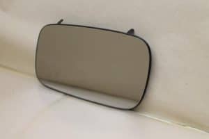 17795268 – 357857521B – Spiegelglas links